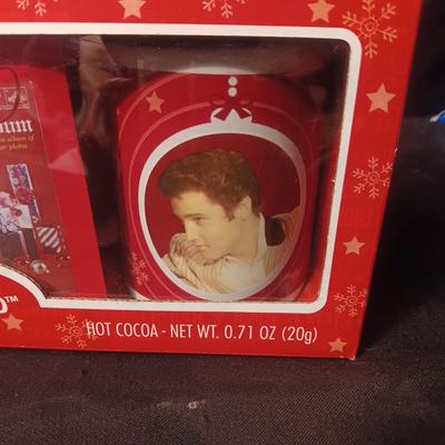 ELVIS PRESLEY STEEL WATER BOTTLE AND MUG GIFT SET