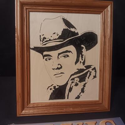 FRAMED BURNT WOOD PICTURE OF ELVIS & 2000 CALENDAR