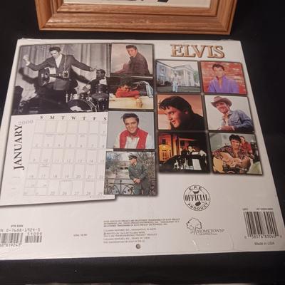 FRAMED BURNT WOOD PICTURE OF ELVIS & 2000 CALENDAR
