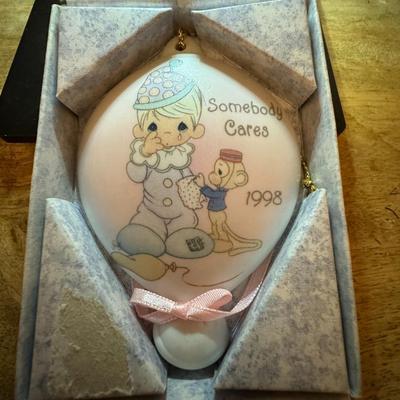 1998 PM Somebody Cares Ornament
