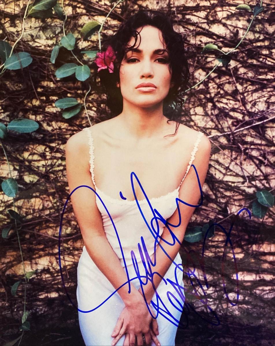 JENNIFER LOPEZ Signed Autographed Photo COA Hologram flirty main image 0