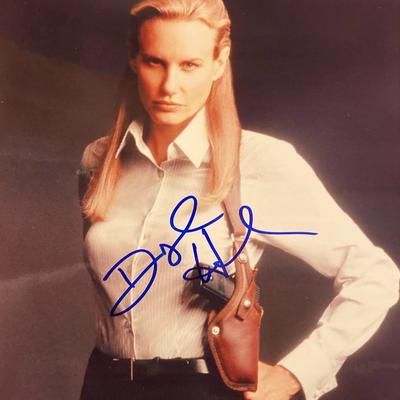 Daryl Hannah signed photo