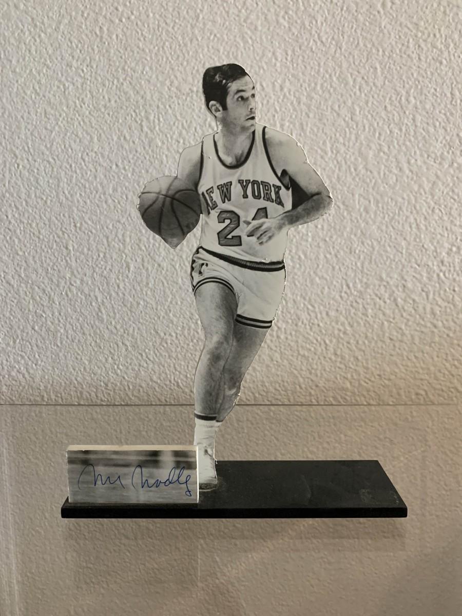 New York Knicks Bill Bradley signed collectible cutout on stand