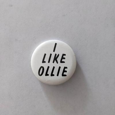I Like Oliver North pin