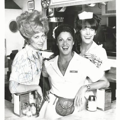 Alices Polly Holliday Signed Photo