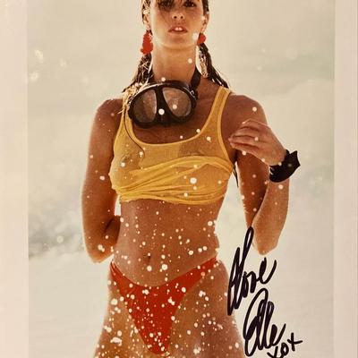 Elle Macpherson signed photo