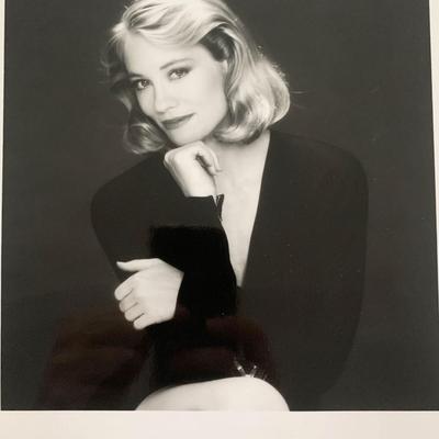 Cybill Shepherd signed photo