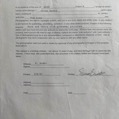 Ernie Banks signed 1967 LUSS photography contract