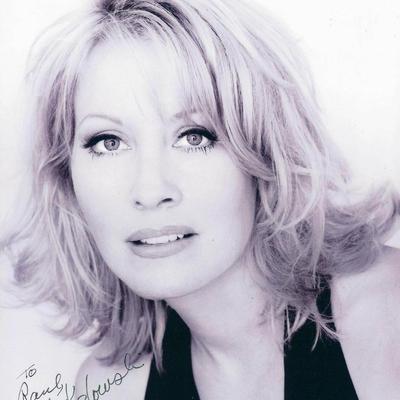 Linda Kozlowski "Crocodile Dundee" signed photo