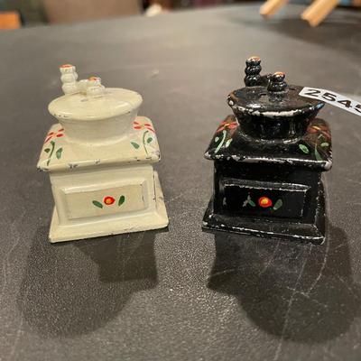 Grinder salt and pepper shakers
