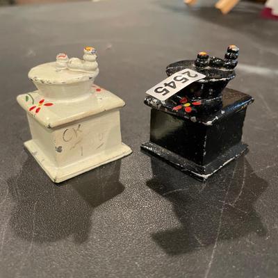 Grinder salt and pepper shakers