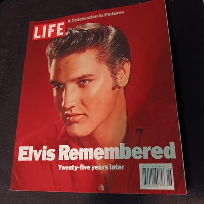 ELVIS MEMORABILIA BOOK AND MAGAZINE