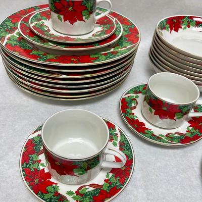 Gibson Home Poinsettia Holiday Dinner Ware Set