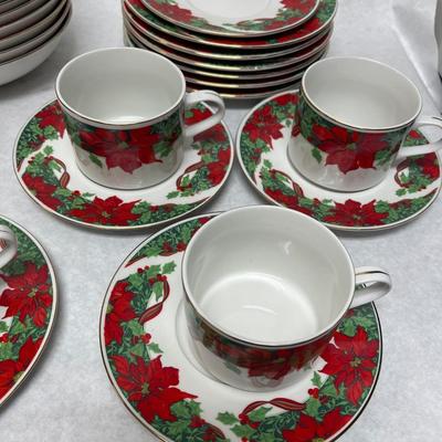 Gibson Home Poinsettia Holiday Dinner Ware Set