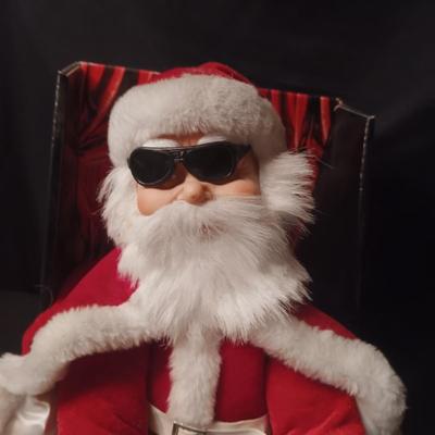 SINGING AND DANCING ELVIS SANTA "HERE COMES SANTA CLAUS