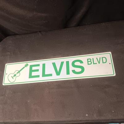 ELVIS BLVD PLASTIC SIGN, 2 DISPOSABLE LIGHTERS AND A TIN COIN BANK