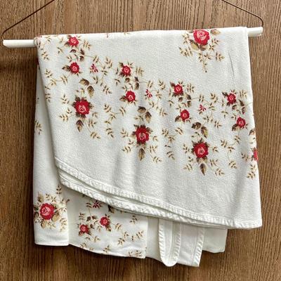 Vintage 52" Round Tablecloth - pink roses, cotton