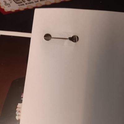 5 ELVIS NOTE CARDS W/PINS AND A SINGING DOG