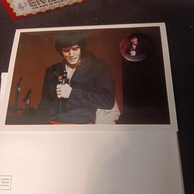 5 ELVIS NOTE CARDS W/PINS AND A SINGING DOG