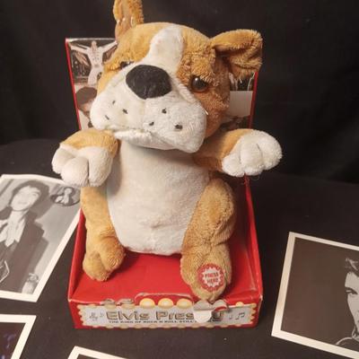 5 ELVIS NOTE CARDS W/PINS AND A SINGING DOG