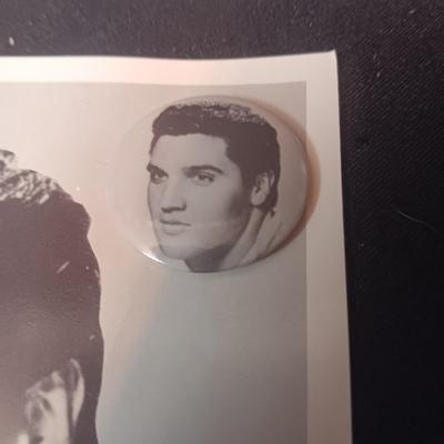 5 ELVIS NOTE CARDS W/PINS AND A SINGING DOG