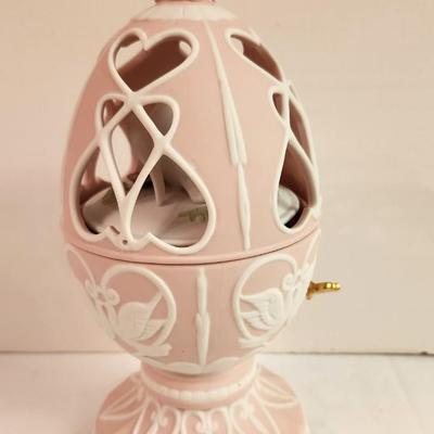 Lot #16 Avon Porcelain Music Box on Stand - 2003 - Dove Theme
