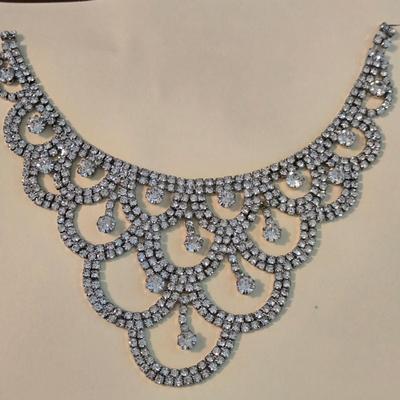 Clear Rhinestone Collar Style Necklace