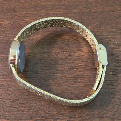 VINTAGE GOLDEN TONE LADIES QUARTZ TWENTY DOLLARS COIN WATCH