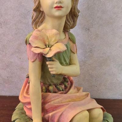 Resin Kneeling Girl Garden Statue
