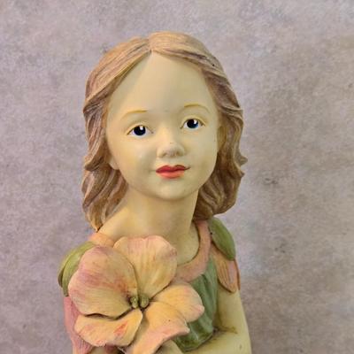 Resin Kneeling Girl Garden Statue