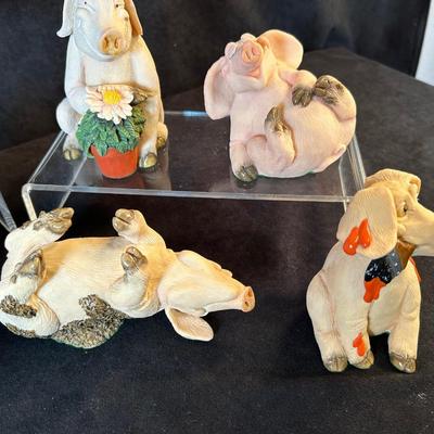 Lot 23. Ten Piggins Figurines