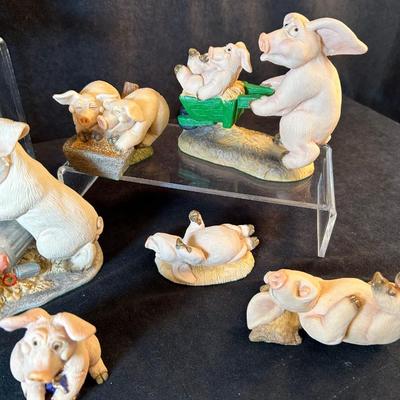Lot 25. Ten Piggin Figurines