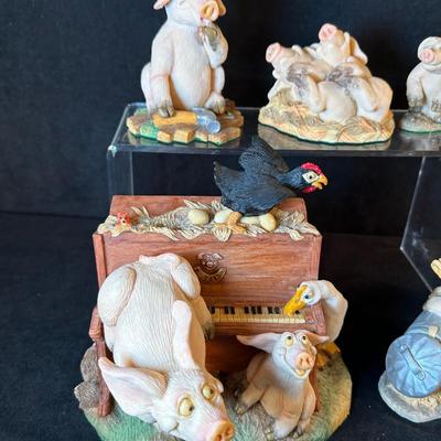 Lot 25. Ten Piggin Figurines
