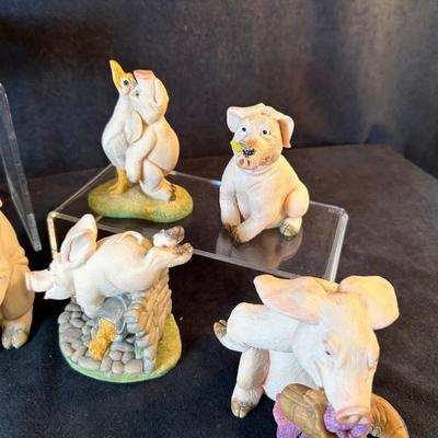 Lot 26. Ten Piggin Figurines