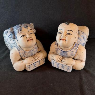 Lot Lot 35.5. Pair of Asian Figures