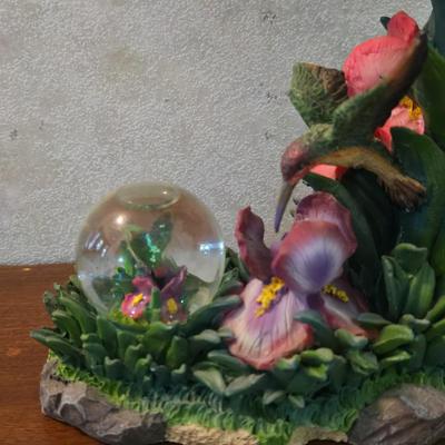 Resin Hummingbird Tabletop Clock with Swinging Hummingbird Pendulum