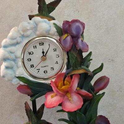 Resin Hummingbird Tabletop Clock with Swinging Hummingbird Pendulum