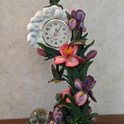Resin Hummingbird Tabletop Clock with Swinging Hummingbird Pendulum