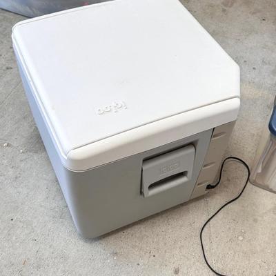Igloo ~ Plug in Keep Cool ~ Cooler