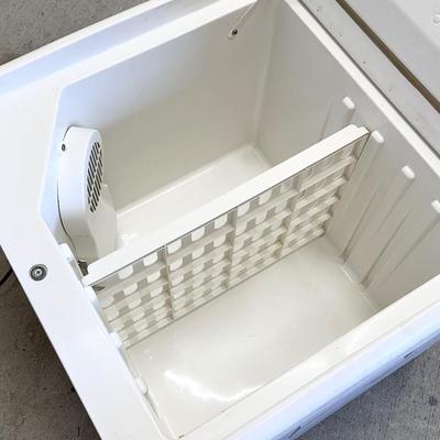 Igloo ~ Plug in Keep Cool ~ Cooler
