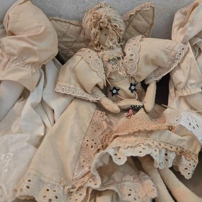 Cream Colored Cloth Dolls (3)