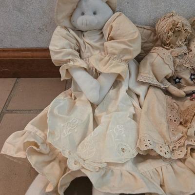 Cream Colored Cloth Dolls (3)