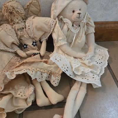 Cream Colored Cloth Dolls (3)