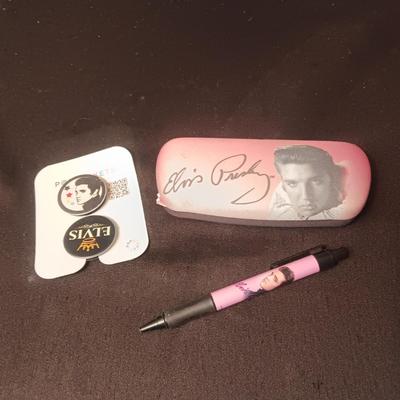 ELVIS GLASS CASE W/CLOTH, PEN AND POPSOCKETSS