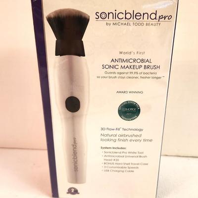 Lot #28 SonicBlend Pro Antimicrobial Makeup Brush - new in box