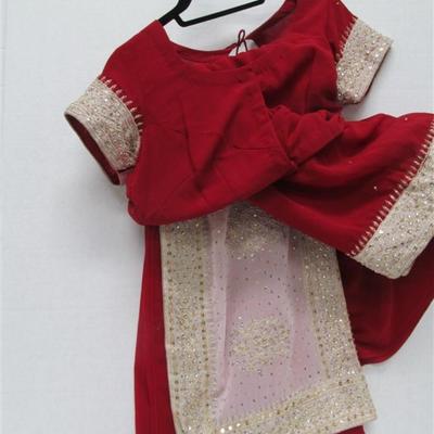 INDIAN SARI SAREE RED WITH GOLD TRIM RHINESTONES & BEADS BONUS TOP