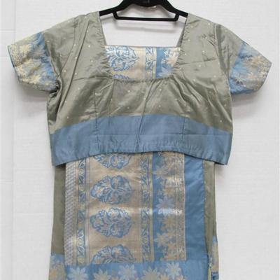INDIAN SARI SAREE IRIDESCENT BLUE WITH BLUE EMBROIDED FLORAL BORDER BONUS TOP