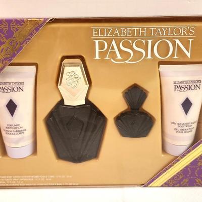 Lot #40 Elizabeth Taylor PASSION Gift Box - new and unused