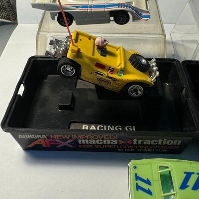 Aurora AFX - 4 slot cars 1 body