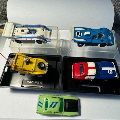 Aurora AFX - 4 slot cars 1 body